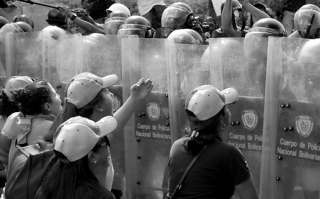 Protestors confront the police in Caracas in 2015. Credit: Carlos Diaz/Flickr CC 2.0