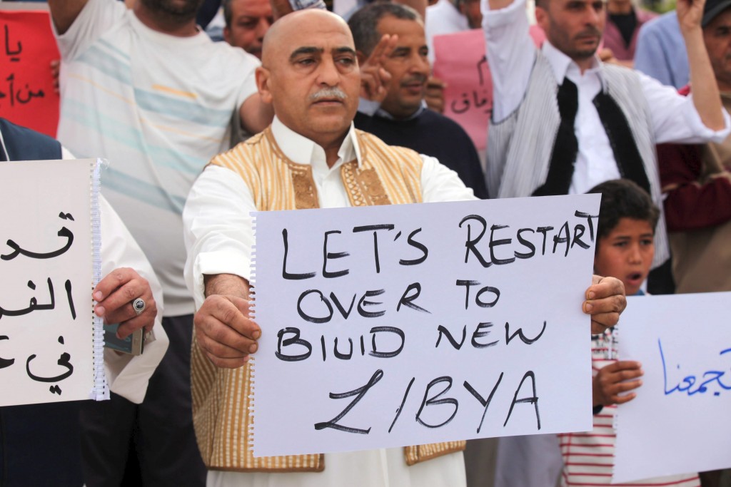 Supporters of Libya's unity government hold signs during a demonstration at Martyrs' Square in Tripoli April 1, 2016. Credit: Reuters/Hani Amara