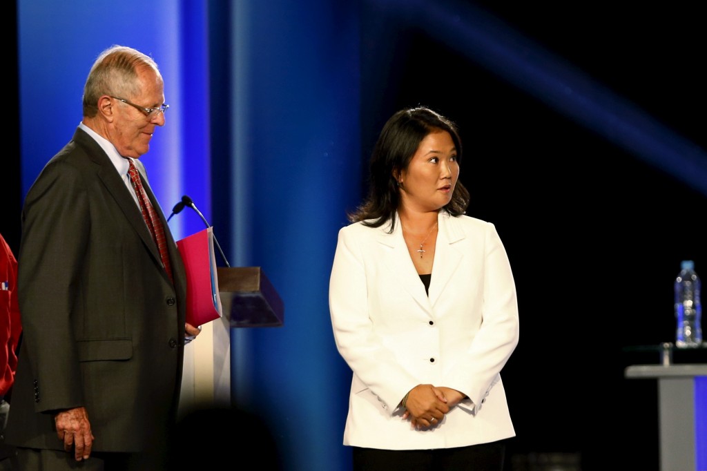 Peru's presidential candidates Pedro Pablo Kuczynski and Keiko Fujimori attend a presidential debate in Lima, Peru, April 3, 2016. Credit:Reuters/Mariana Bazo