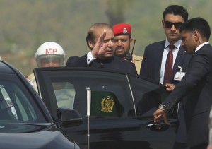 Pakistan's Prime Minister Nawaz Sharif waves as he leaves after attending the Pakistan Day military parade in Islamabad, Pakistan, March 23, 2016. Credit: REUTERS/Faisal Mahmood