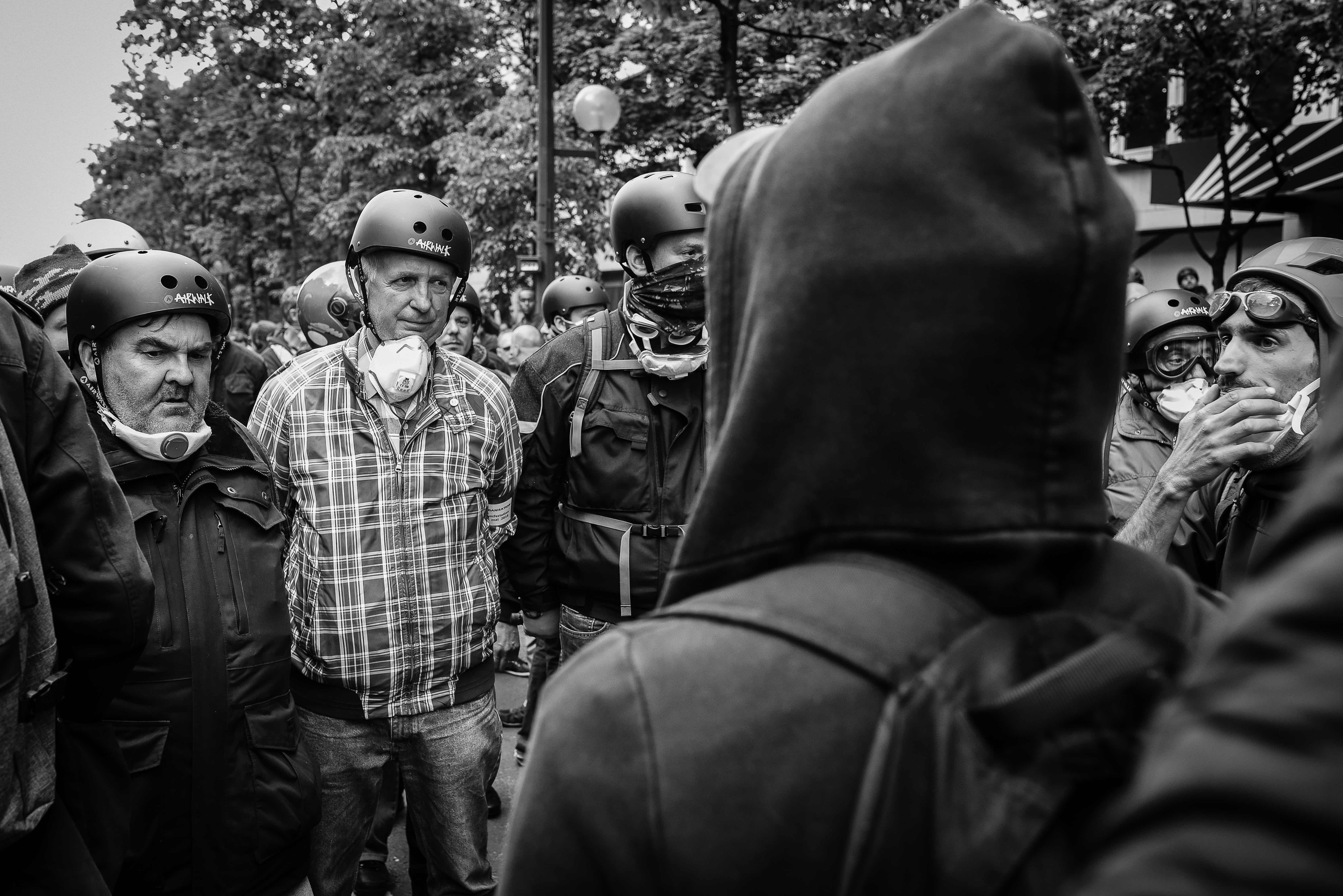 A showdown between the security personnel of the CGT and members of the cortège de tête. Paris, 17 May 2016. Credit: Laurent Gayer