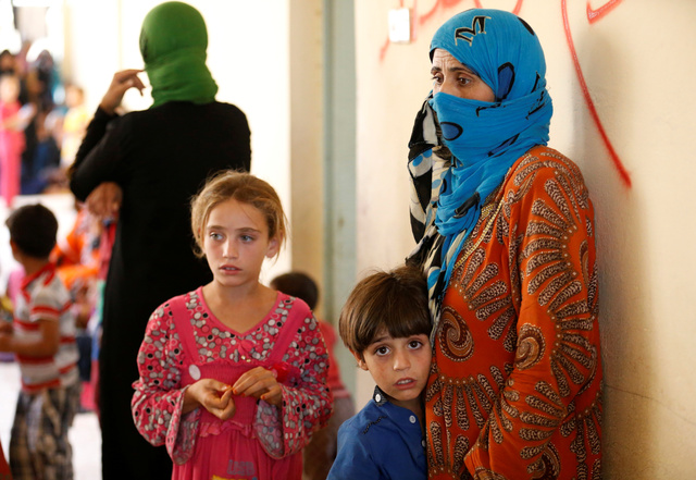 Civilians who fled their homes due to clashes on the outskirts of Falluja, gather in the town of Garma, Iraq, May 30, 2016. Credit: Reuters/Thaier Al-Sudani