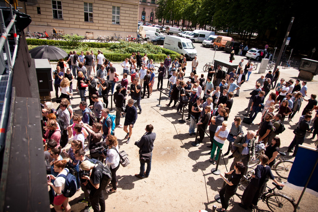 The group has also raised 72,000 euros through crowdfunding to fly 100 Syrian people stranded in Turkey.