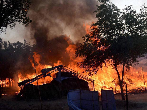 Several places caught fire after clashes between police and encroachers who were being evicted from Jawahar Bagh in Mathura. Credit: PTI