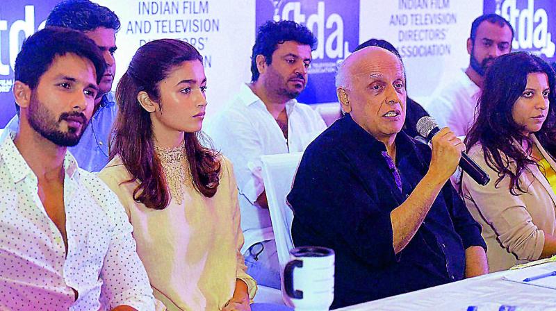 Filmmaker Mahesh Bhatt with Udta Punjab actors Shahid Kapoor and Alia Bhatt at a press conference by Indian Film and Television Directors Association in Mumbai. Credit: PTI