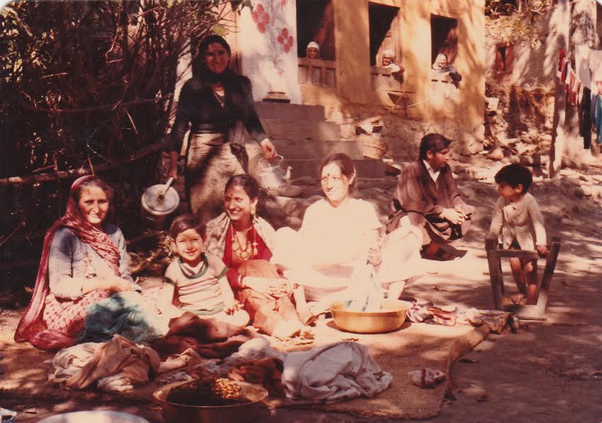 The author's family in Akura, 1984. Photo courtesy: Varad Sharma.