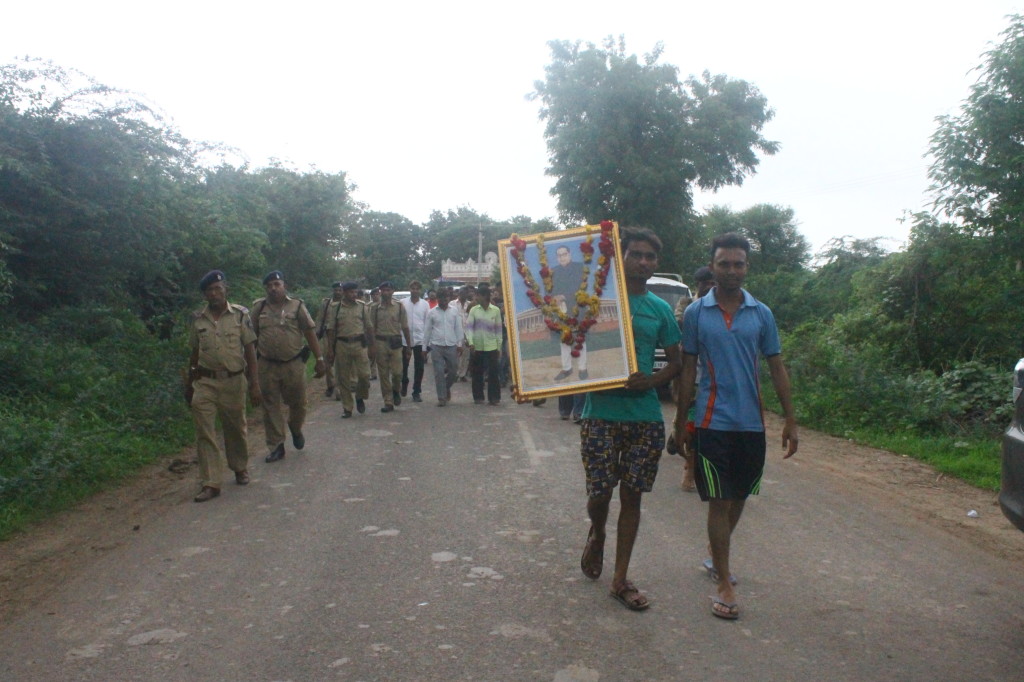 The rally moves on, next destination is Koth village, the location for the night halt on second day. Credit: Damayantee Dhar