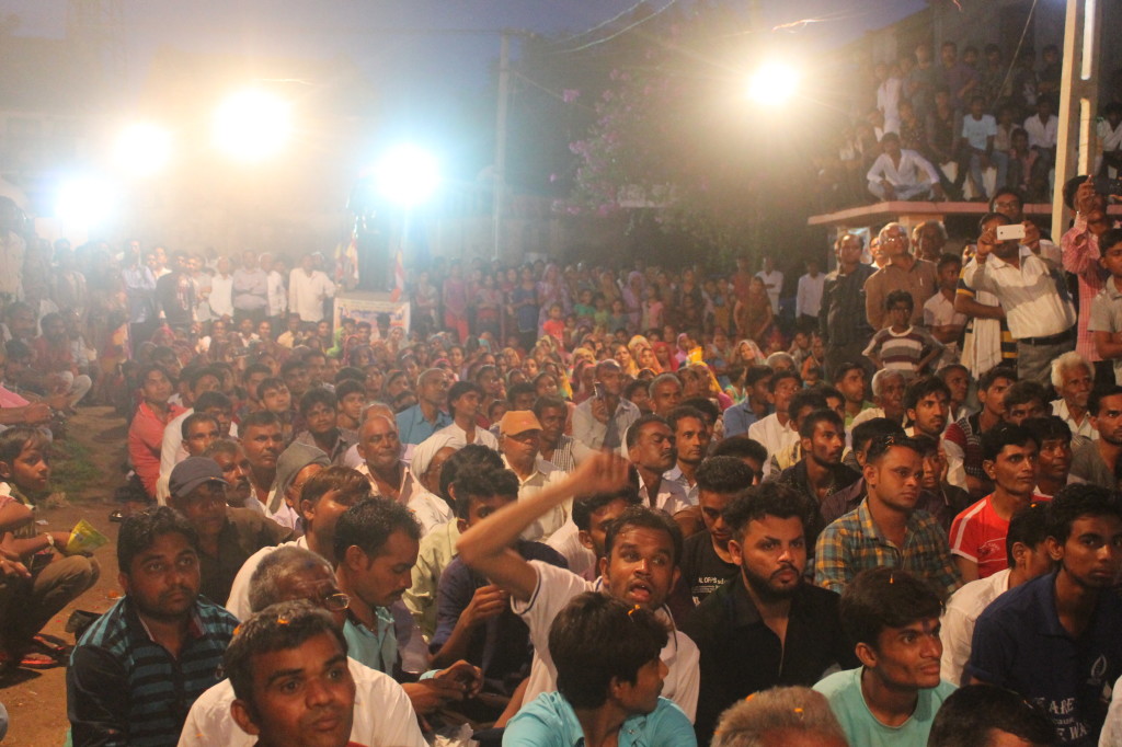 Huge gathering at the public meeting in Koth. Credit: Damayantee Dhar