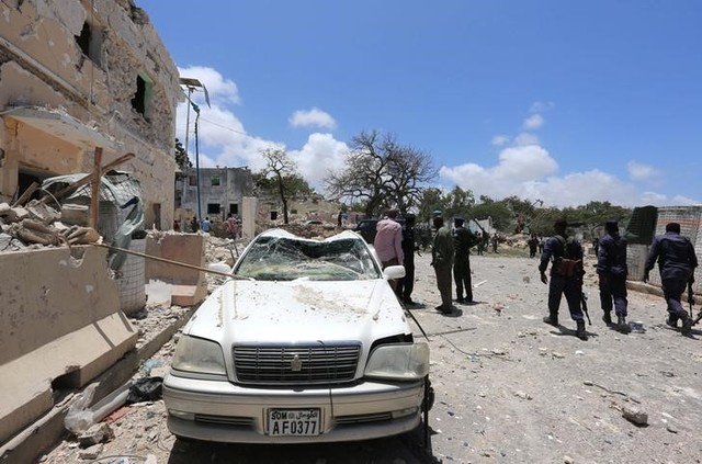car bomb outside somali president s palace kills at least ten