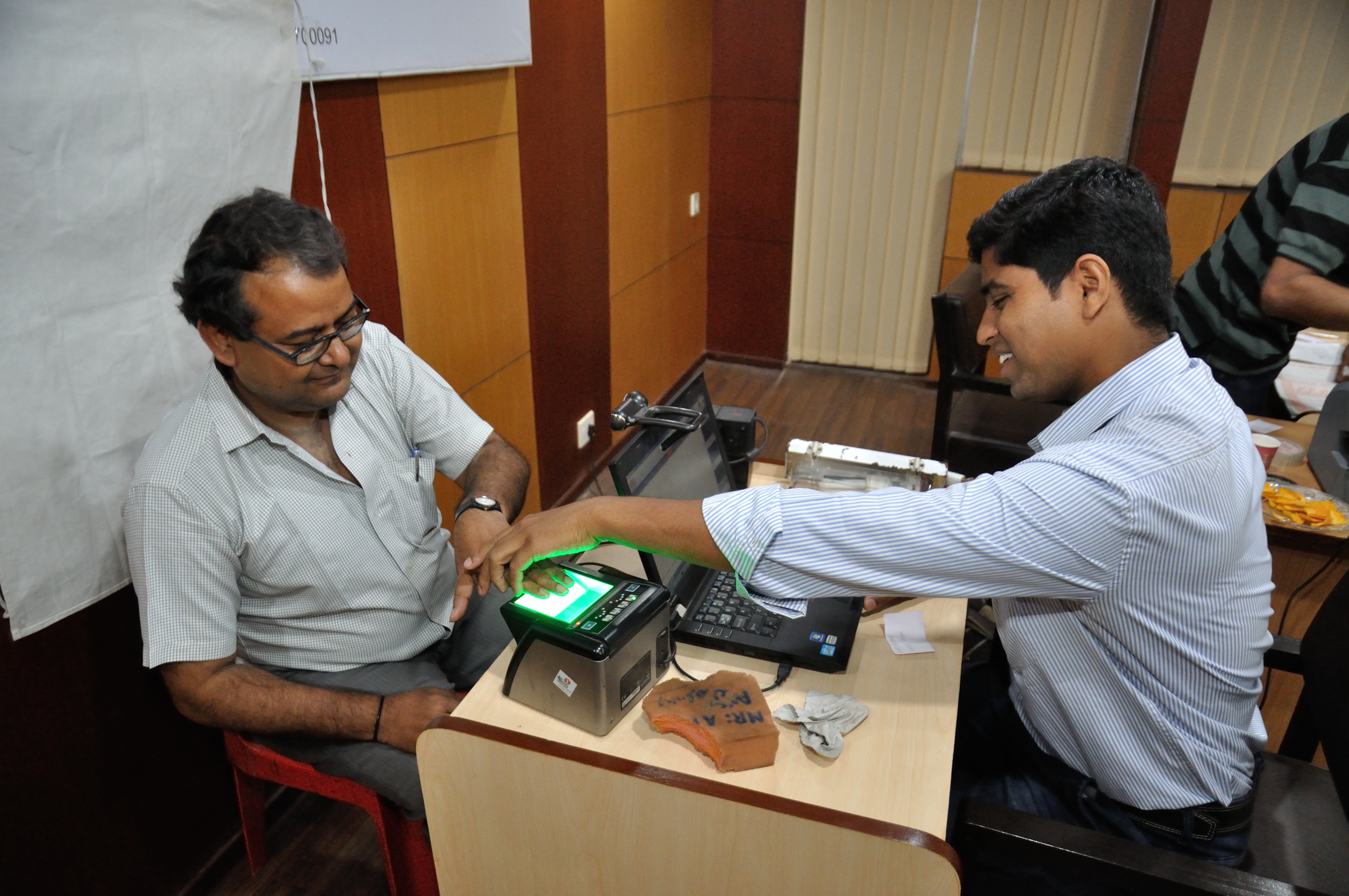 Biometric data collection for Aadhaar cards. Credit: Biswarup Ganguly/Wikimedia Commons