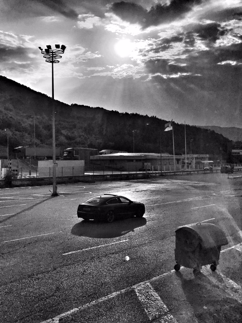 Cars get an easy pass to Serbia. In the distance, the Republic of Serbia flag is seen. Credit: Shome Basu