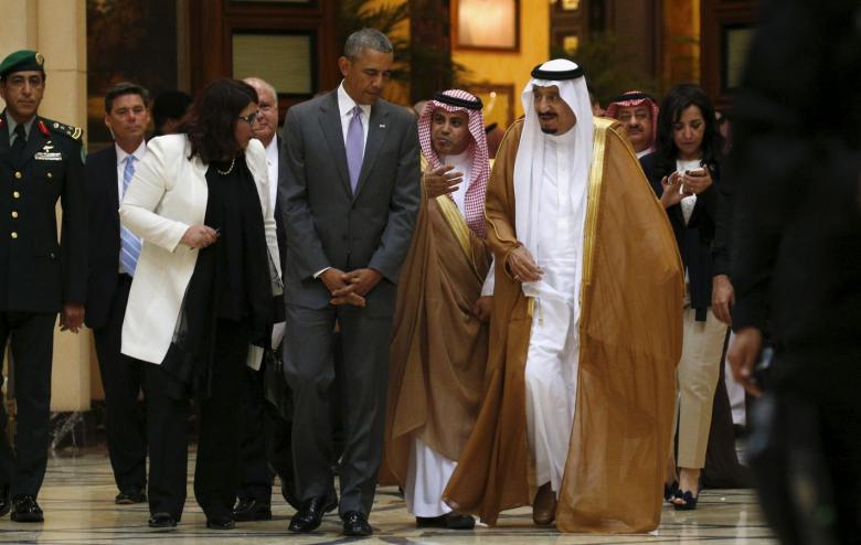 U.S. President Barack Obama (C) and Saudi King Salman (R) walk together following their meeting at Erga Palace in Riyadh, Saudi Arabia April 20, 2016. Credit: Reuters/Kevin Lamarque