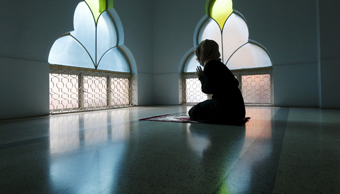 woman prays