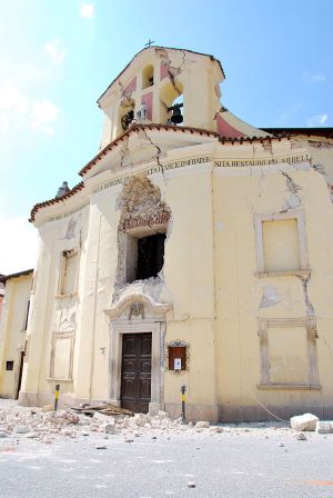 A building in Italy seen after the earthquake. Credit: Wikimedia Commons