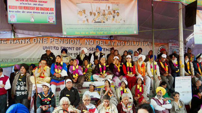Ex-servicemen and their families at a protest to demand the implementation of OROP at Jantar Mantar. Credit: PTI/Files