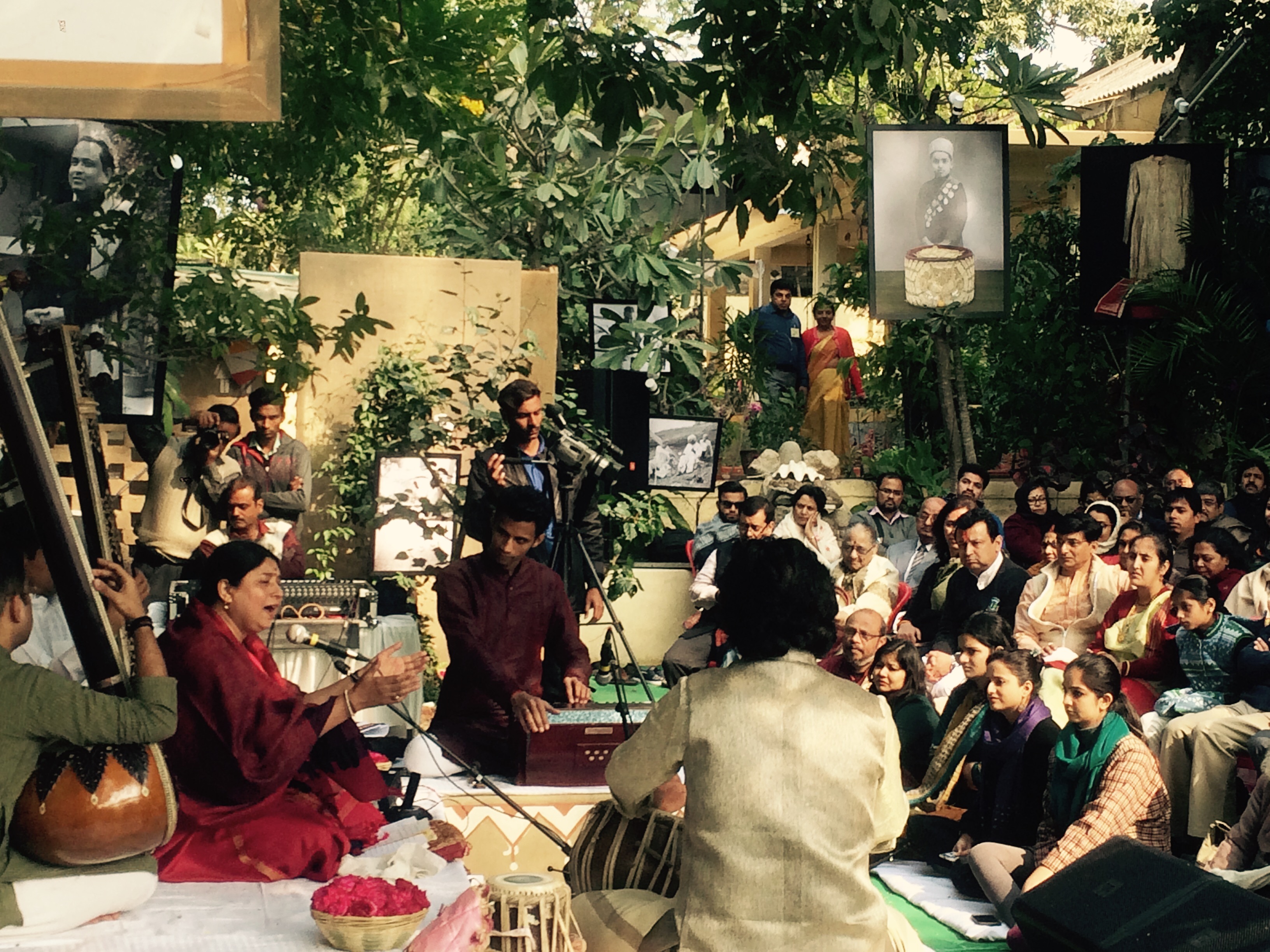 Kumar Gandharva's daughter Kalapini Komkali performed several pieces of her father's compositions. 'Anhad' also saw performances by Madhup Mudgal's Gandharva Choir, a solo tabla by Pt Yogesh Samsi & sarod by Ustad Amjad Ali Khan. Credit: Nikhil Inamdar