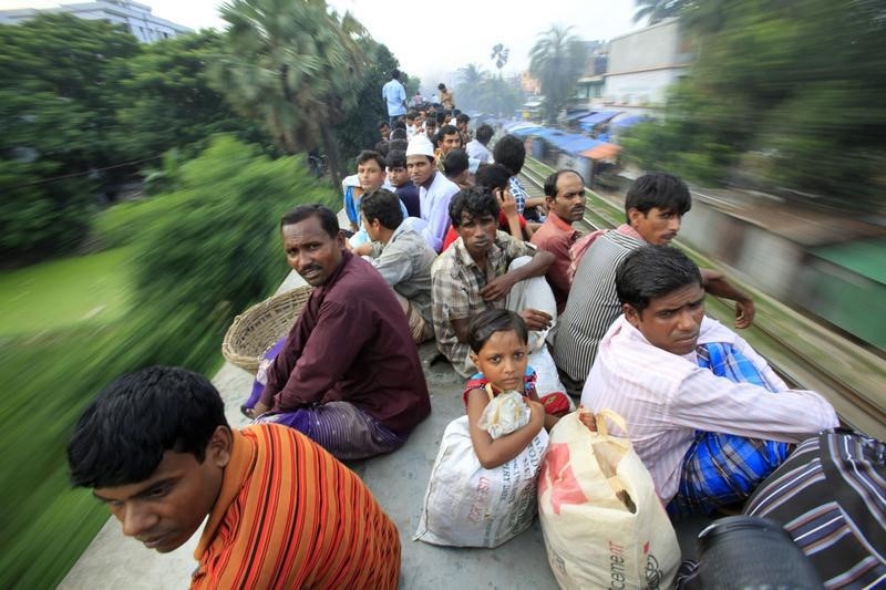 Passengers sit on top of an overcrowded train as it heads for Jamalpur from Dhaka August 16, 2012. REUTERS/Andrew Biraj/Files