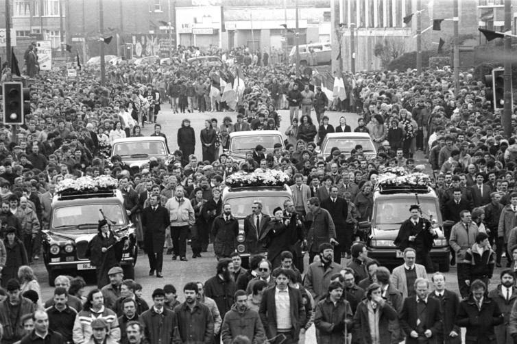 Hearses carry the coffins of IRA guerillas in Belfast, 1988. Credit: Reuters/Nick Didlick