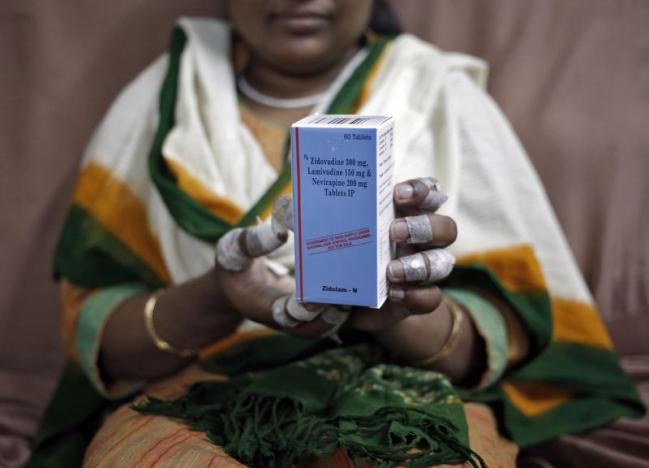 A patient displays a bottle of medicine at an office of HIV/AIDS activists in New Delhi October 13, 2014. Credit: Reuters/Anindito Mukherjee