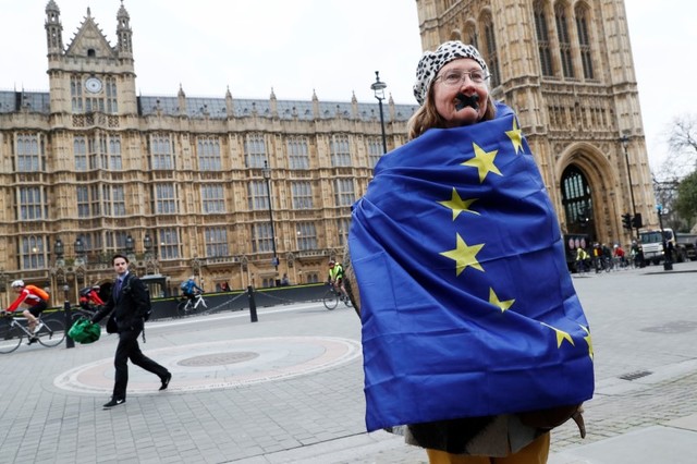 An anti-Brexit protester stands outside the houses parliament on the day Prime Minister Theresa May will announce that she has triggered the process by which UK will leave the EU, in London, March 29, 2017. Credit: Reuters