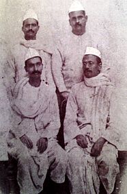 Prasad and Anugrah Narayan Sinha during Mahatma Gandhi's 1917 Champaran Satyagraha. Credit: Wikimedia Commons