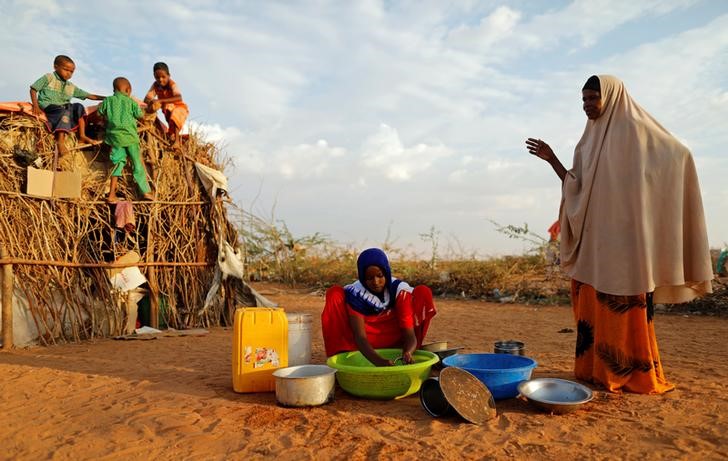 Zeinab, 14, (C) washes dishes as her mother Abdir Hussein gestures and her nephews play at a camp for internally displaced people from drought hit areas in Dollow, Somalia April 3, 2017. Credit: REUTERS/Zohra Bensemra
