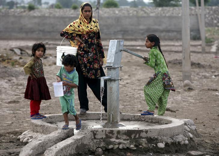 NCT Delhi is one of the country's worst offenders whe it comes to dropping groundwater levels. Representative image credit: Reuters/Mukesh Gupta/Files