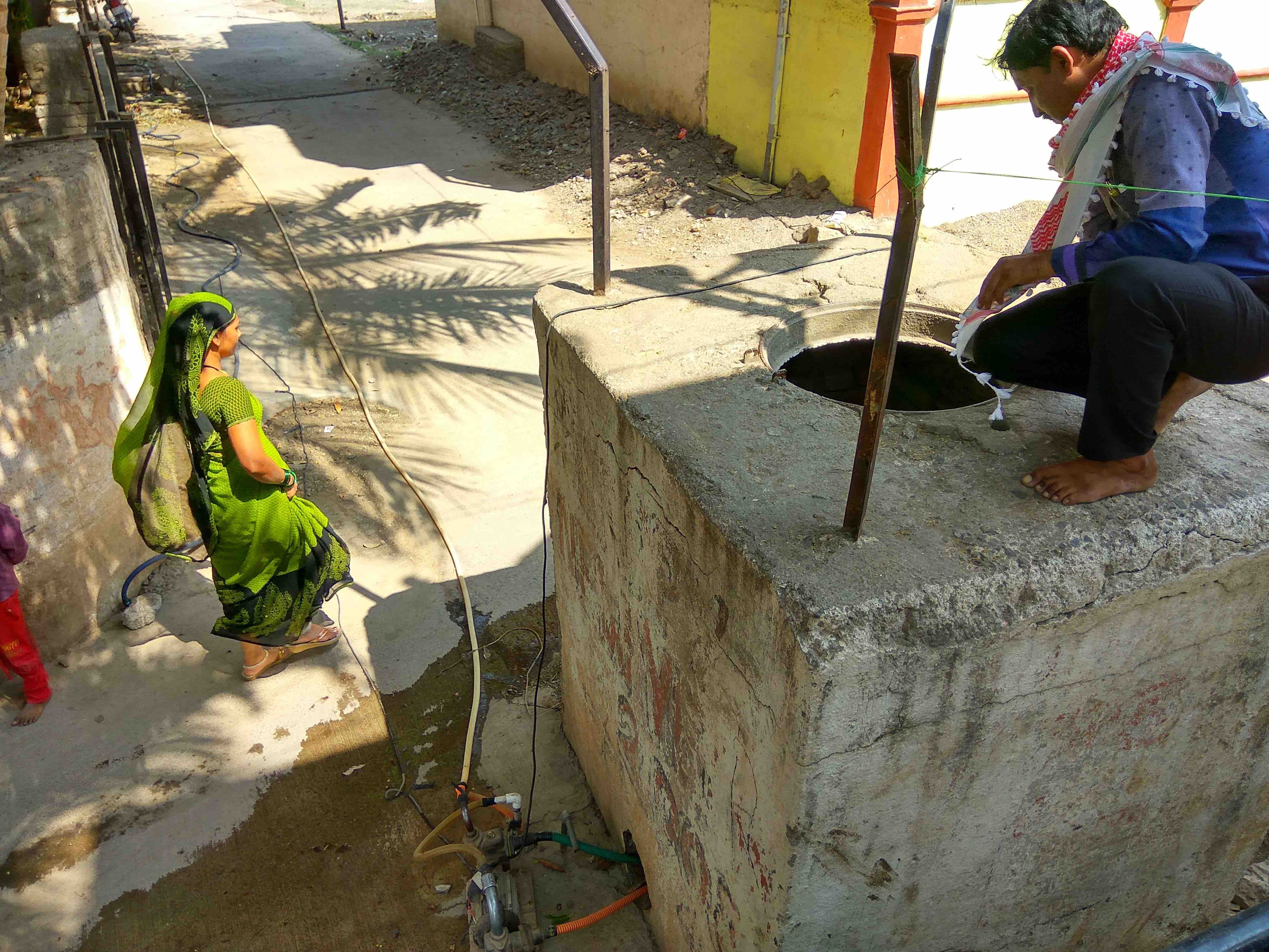 In Ektanagar, residents pump up water from a subterranean neher – often their only source of water. Credit: Raghu Karnad