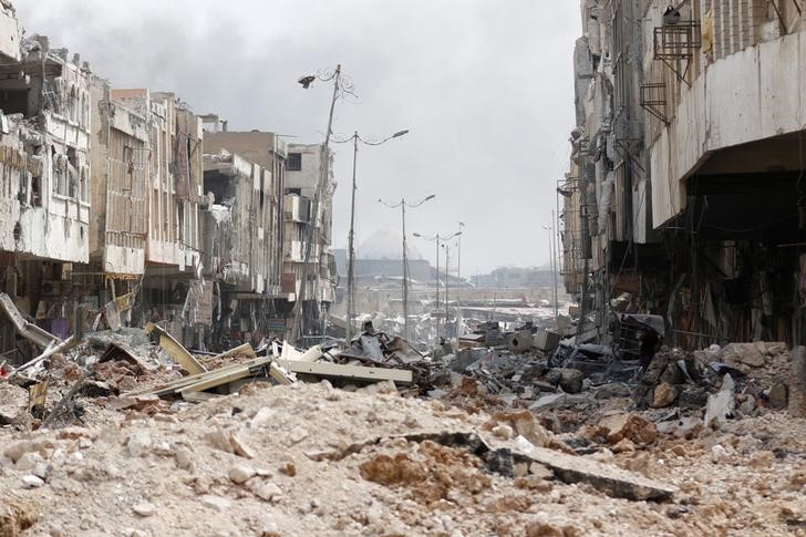 Destroyed buildings from clashes are seen during fighting between Iraqi forces and Islamic State militants in the Old City of Mosul, Iraq July 7, 2017. Credit: Reuters/Ahmed Saad