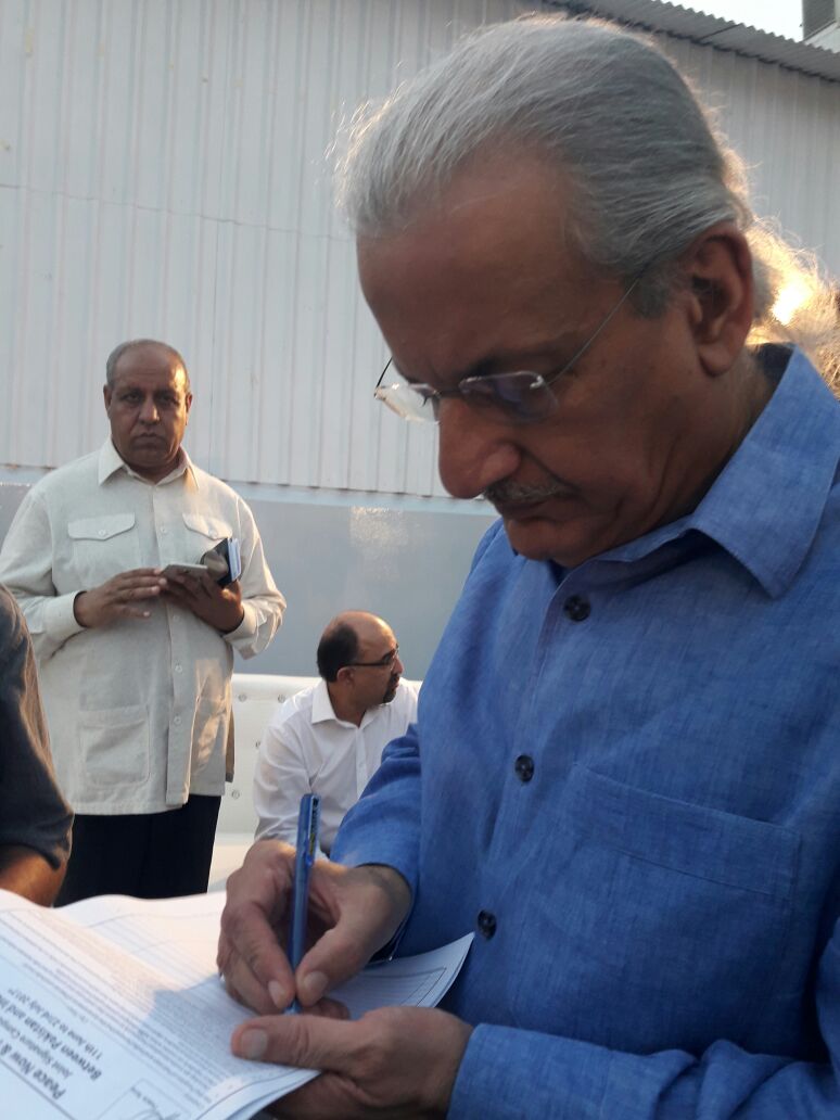 Senator Raza Rabbani endorsing the signature campaign. Photos courtesy: Aabida Ali