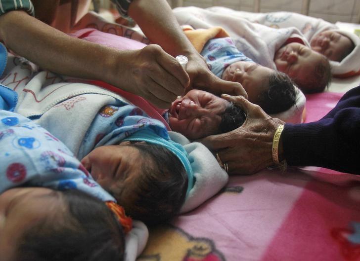 A medical worker administers polio drops to an infant at a hospital during the pulse polio immunization programme in Agartala, capital city of India's northeastern state of Tripura, January 18, 2015. Credit: Reuters/Jayanta Dey