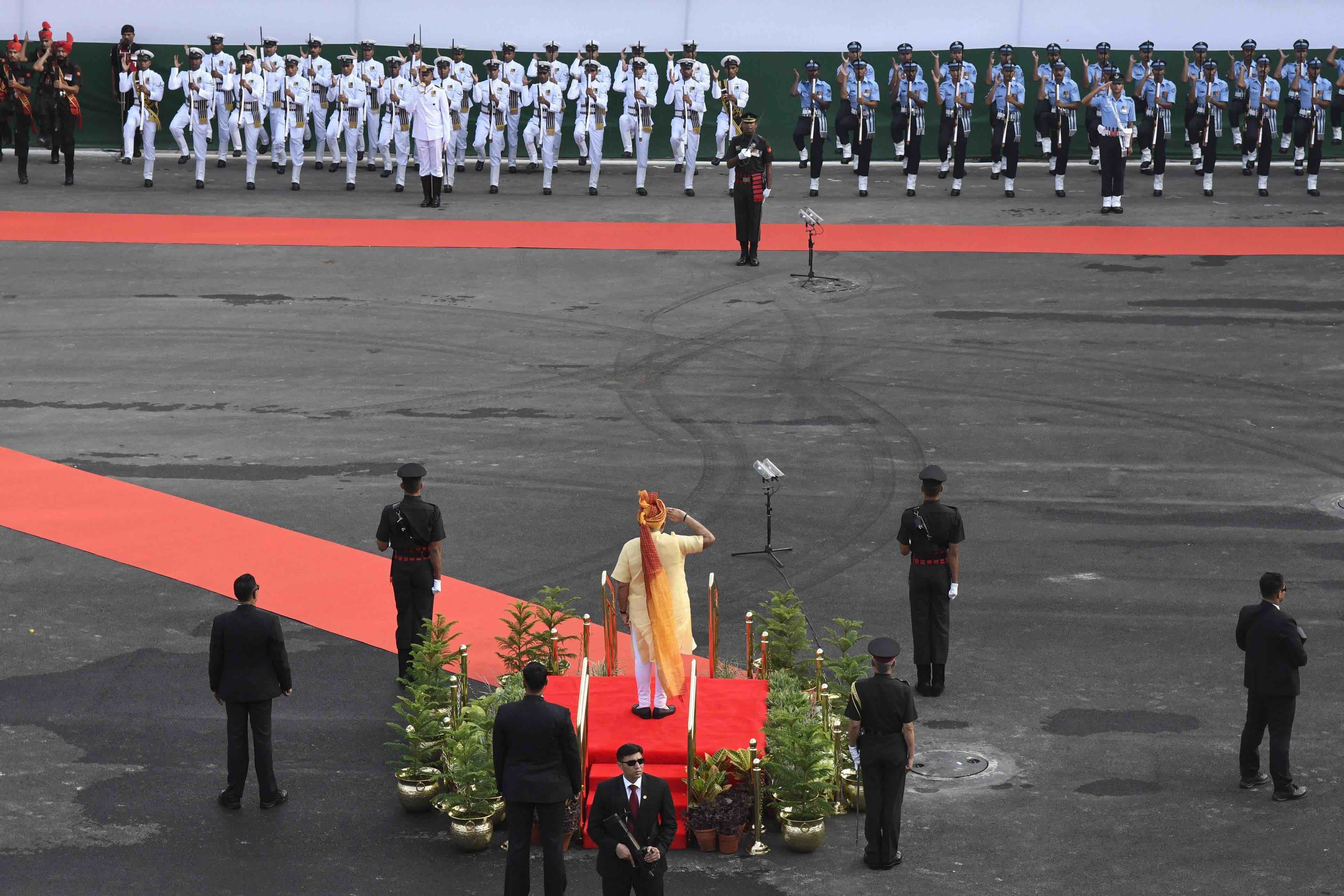 Prime Minister Narendra Modi inspect a guard of honour before addressing the nation from the ramparts of Red Fort during the Independence Day function in New Delhi on Tuesday. Credit: PTI/Shirish Shete