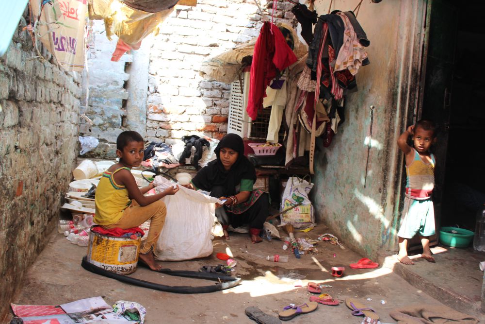 Toyeba, 27, a Rohingya refugee with her children in Jaipur. Credit: Shruti Jain