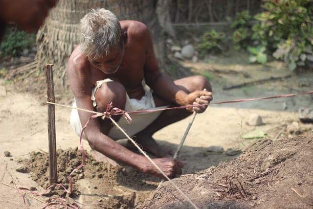 A villager in Pipari begins work to rebuild his home. Credit: Vikas Kumar Shah