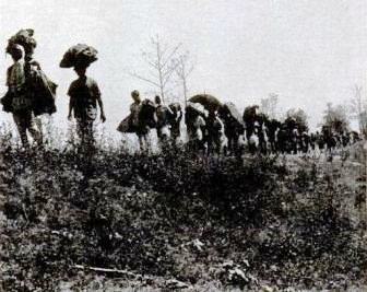 Indians walking to cross the border with Burma in 1942. Courtesy: cbi-theater.com