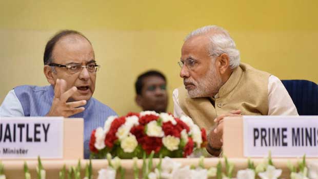 Prime Minister Narendra Modi talks to Union finance minster Arun Jaitley at the Delhi Economics Conclave 2015. Credit: PTI/Shirish Shete/Files