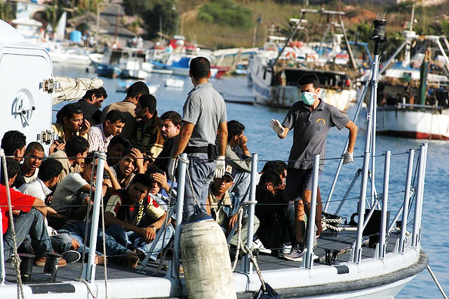 Migrants arriving on the Island of Lampedusa, Italy. Credit: Sara Prestianni / noborder network. Creative Commons Attribution 2.0 Generic license.