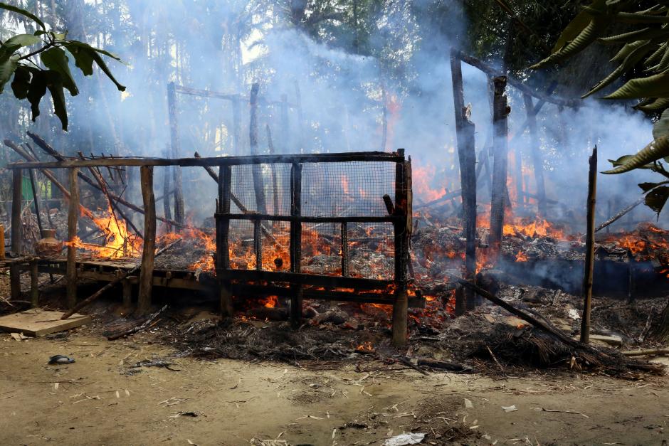 A house is seen on fire in Gawduthar village, Maungdaw township, in the north of Rakhine State, Myanmar September 7, 2017. Credit: Reuters/Stringer