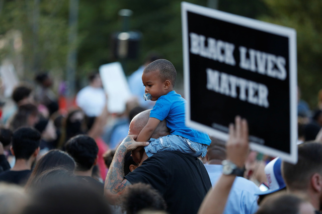 Protesters march in reaction to the not guilty verdict in the murder trial of Jason Stockley, a former St. Louis police officer, charged with the 2011 shooting of Anthony Lamar Smith, who was black, in St. Louis, Missouri, U.S., September 15, 2017. Credit: Reuters