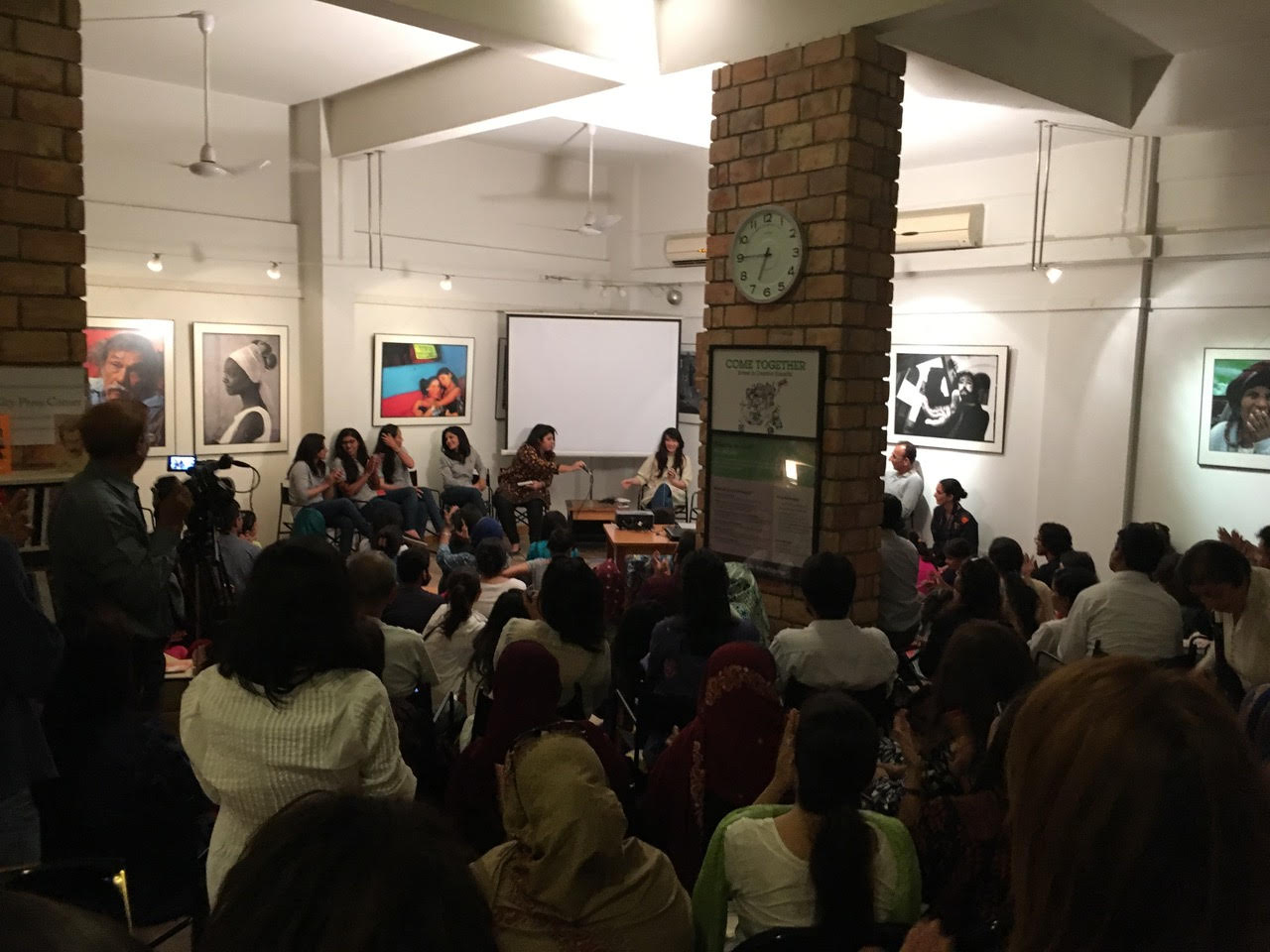 Full house at Sabeen Mahmud’s T2F for a discussion with the Pakistan women’s cricket team hosted by singer Zeb Bangash. Credit: Beena Sarwar.