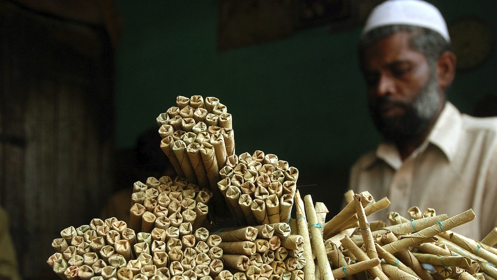 Bidi rollers are among the millions of home-based workers in India. Credit: Reuters