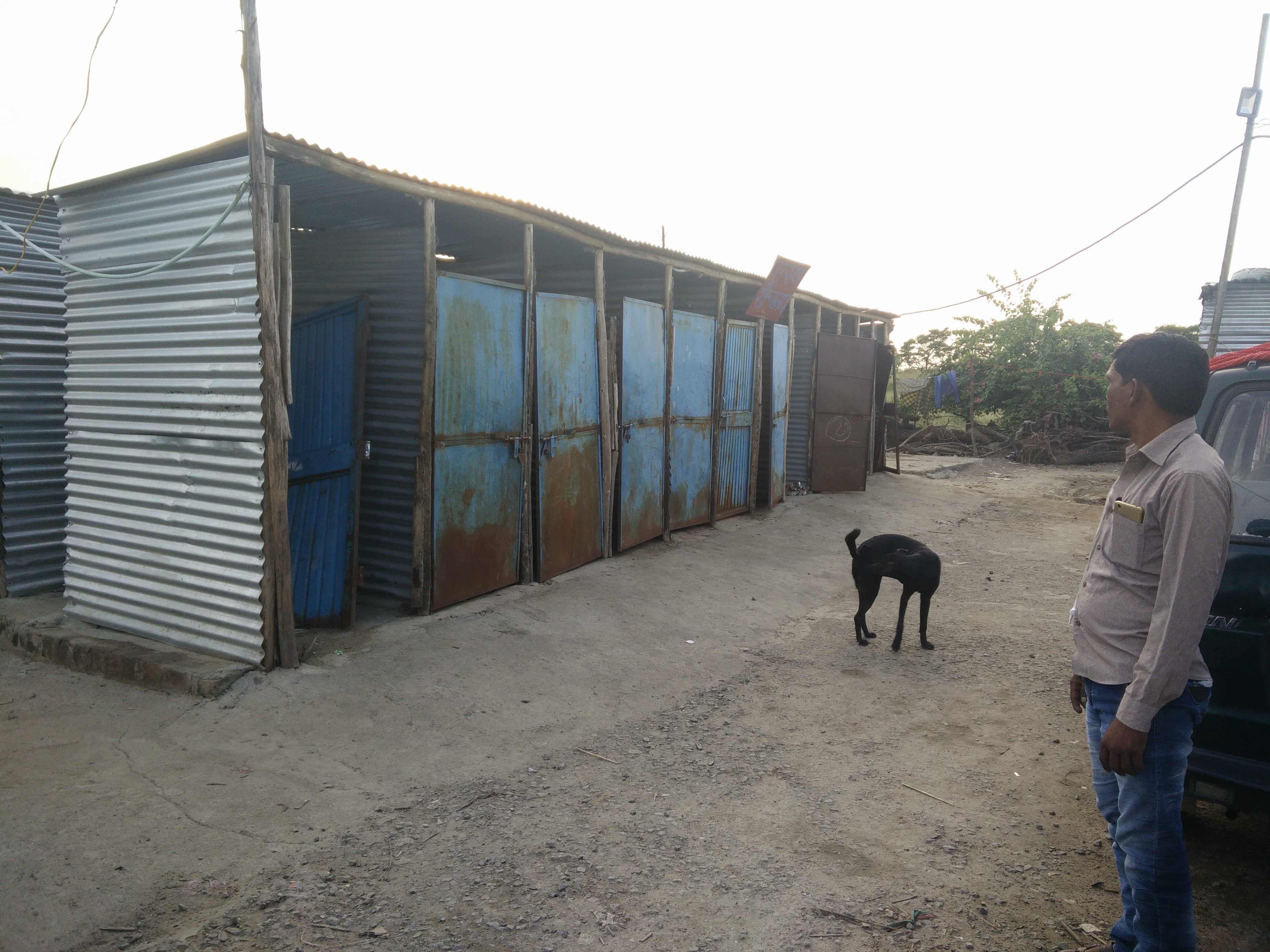 Over 800 residents of Bhuri Tekri slums use makeshift toilets after those made under the Swachh Bharat Abhiyan were demolished in May this year. Credit: Sukanya Shantha