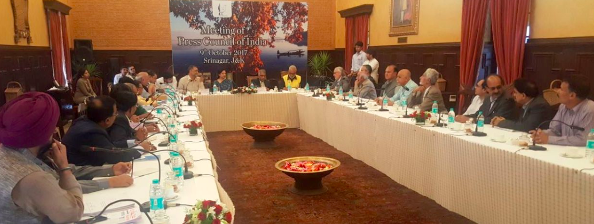 JK Joint Newspaper Editors Forum led by Ghulam Hassan Kaloo interact with members of the Press Council of India in Srinagar. Credit: Twitter/DIPR-Jammu and Kashmir