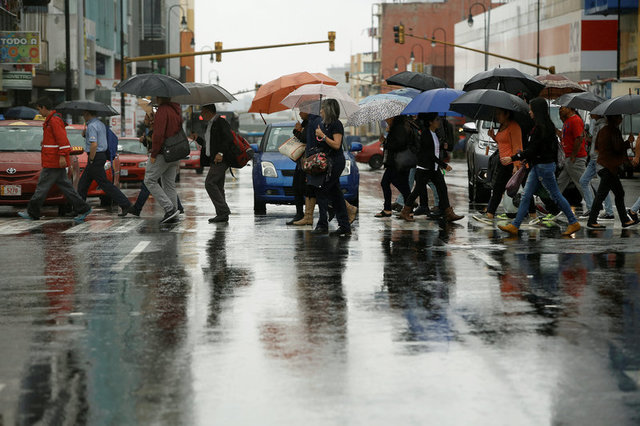 People walk on the main street of the city of San Jose, during heavy rains by Tropical Storm Nate, Costa Rica October 5, 2017. Credit: Reuters