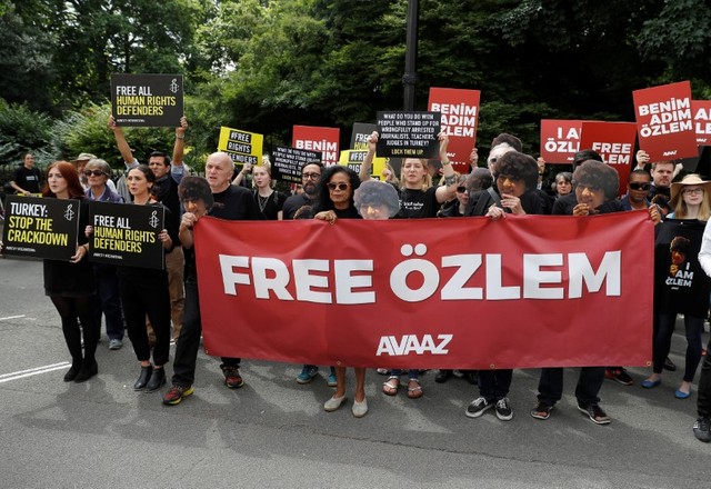 Demonstrators protest against the detention of Avaaz activist Ozlem Dalkiran outside Turkey's embassy in London, Britain July 25, 2017. Credit: Reuters