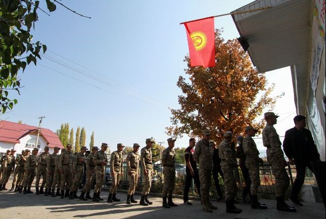 Soldiers queue to enter a polling station during the presidential election in the village of Kyzyl-Birdik, Kyrgyzstan October 15, 2017. Credit: Reuters