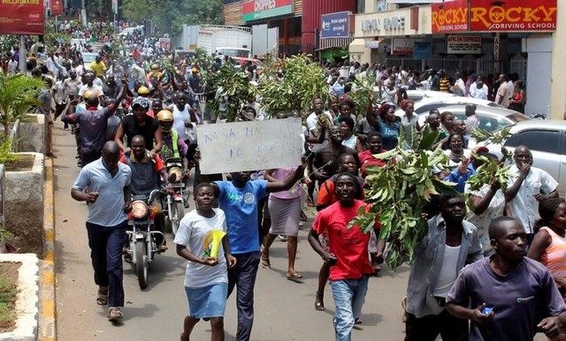 Supporters of opposition leader Raila Odinga celebrate along the streets after President Uhuru Kenyatta's election win was declared invalid by a court in Kisumu, Kenya, September 1, 2017. Credit: Reuters