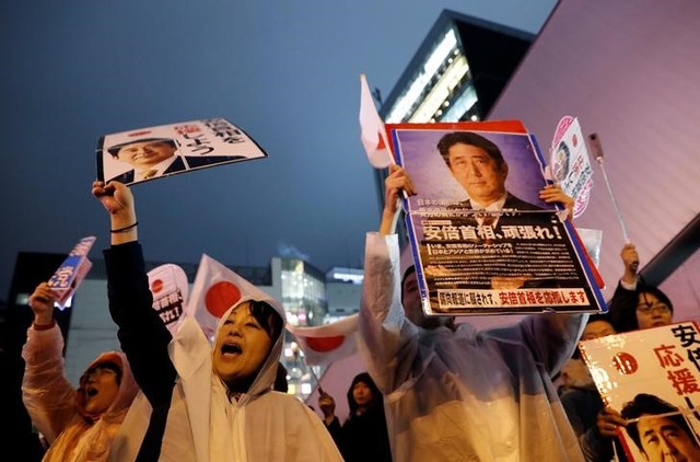 Supporters of the Liberal Democratic Party react to the speech by Japan's Prime Minister Shinzo Abe, leader of the party, at an election campaign rally in Tokyo, Japan October 21, 2017. Credit: Reuters
