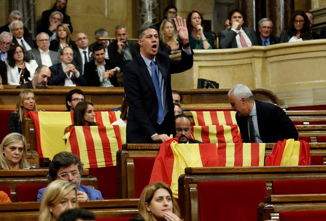 Popular Party (PP) leader Xavier Garcia Albiol gestures during a plenary session at the Catalan regional Parliament in Barcelona, Spain, October 27, 2017. Credit: Reuters