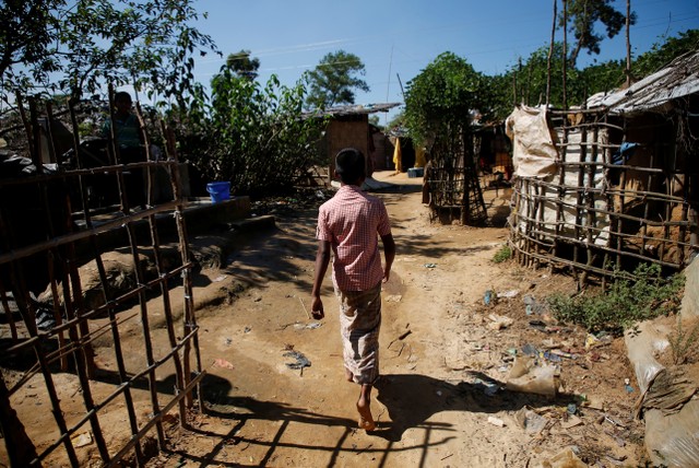 Mohammad Zubair, 14, a Rohingya refugee boy, heads towards the vegetable stall belonging to his father at Kutupalong refugee camp near Cox's Bazar, Bangladesh, November 12, 2017. Credit: Reuters/Navesh Chitrakar